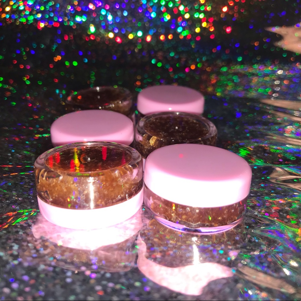 Brown Cinnamon lip scrubs